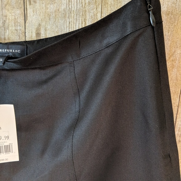 NEW!!! Banana Republic black silk skirt. Size 4. - Picture 4 of 4